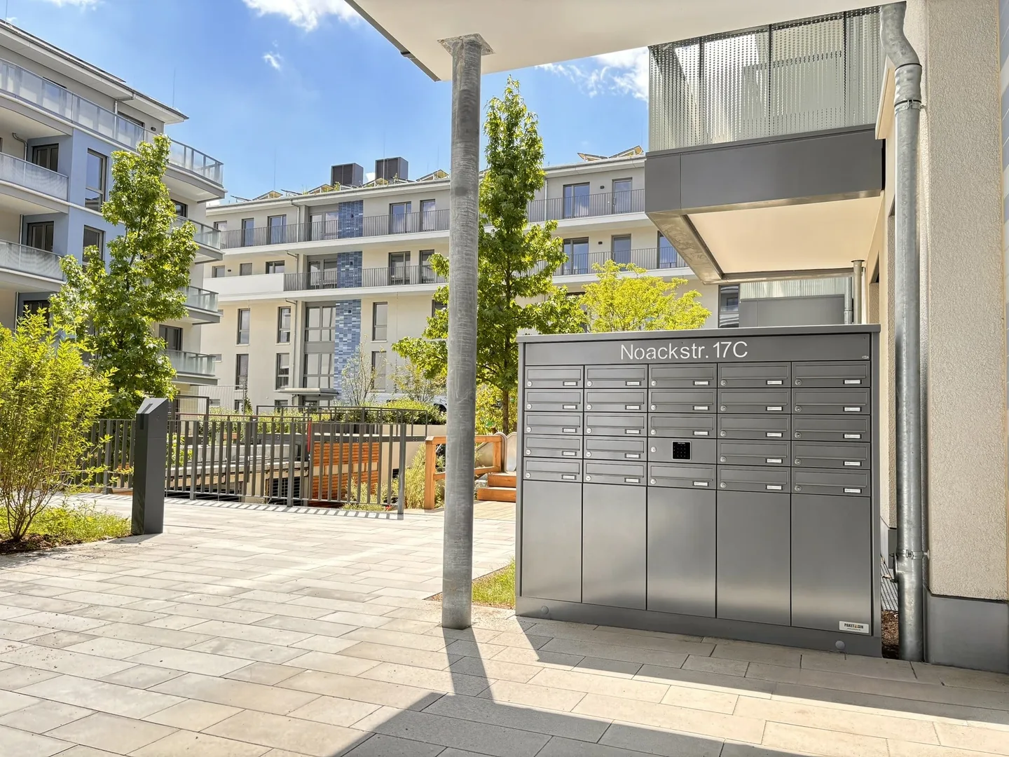 Brief- und Paketstation in einer Wohnanlage